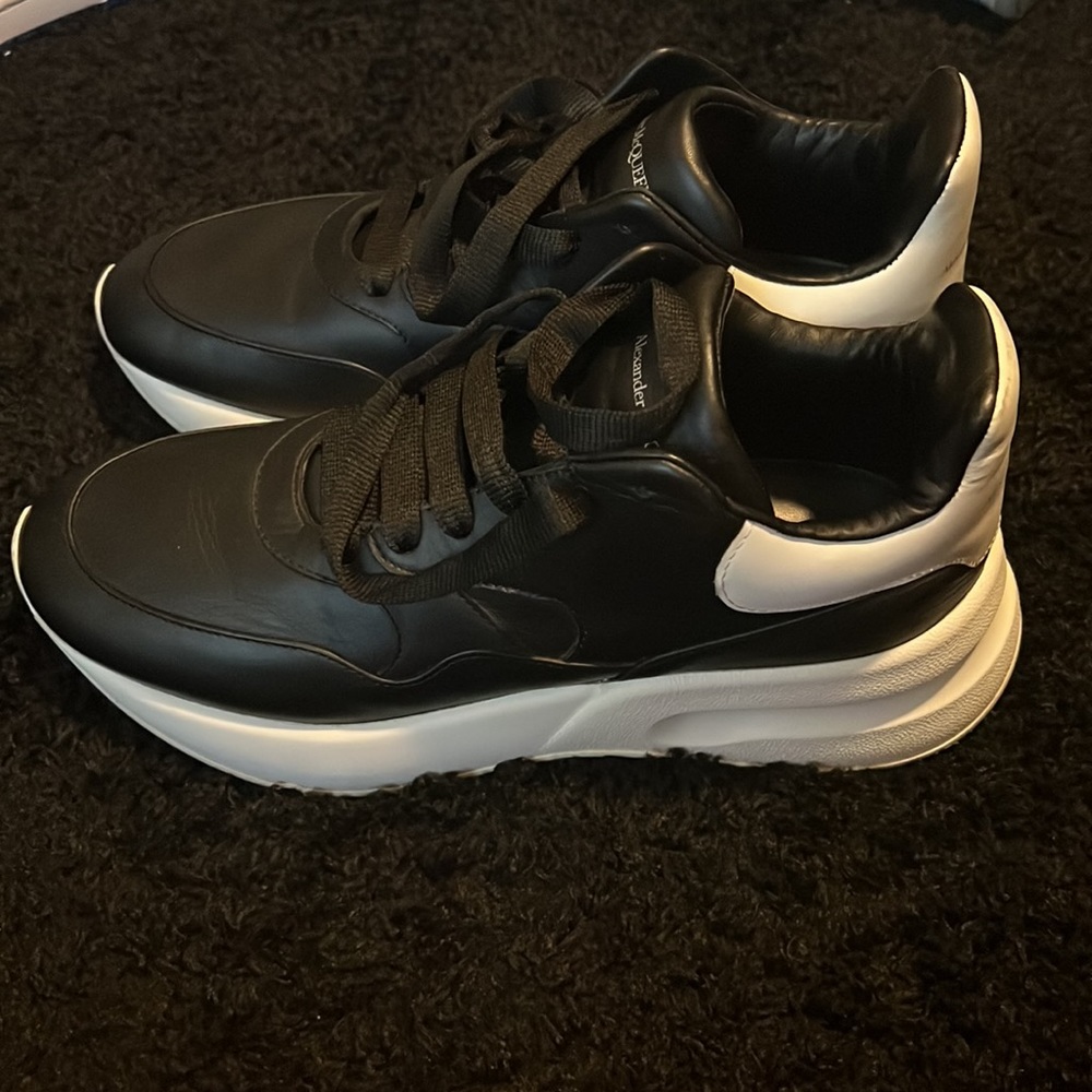 Men’s Alexander McQueen Runner Sneaker Size 43 - Picture 3 of 4
